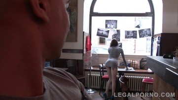 Anna De Ville services bar clients with her asshole (0% pussy) SZ1424 screenshot