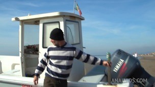 Double penetration on the boat with Rebecca Volpetti MS002 screenshot